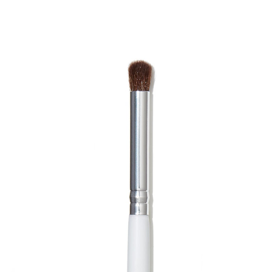 eye-crease-brush-r5 1823_EyeCreaseBrush_Macro.jpg
