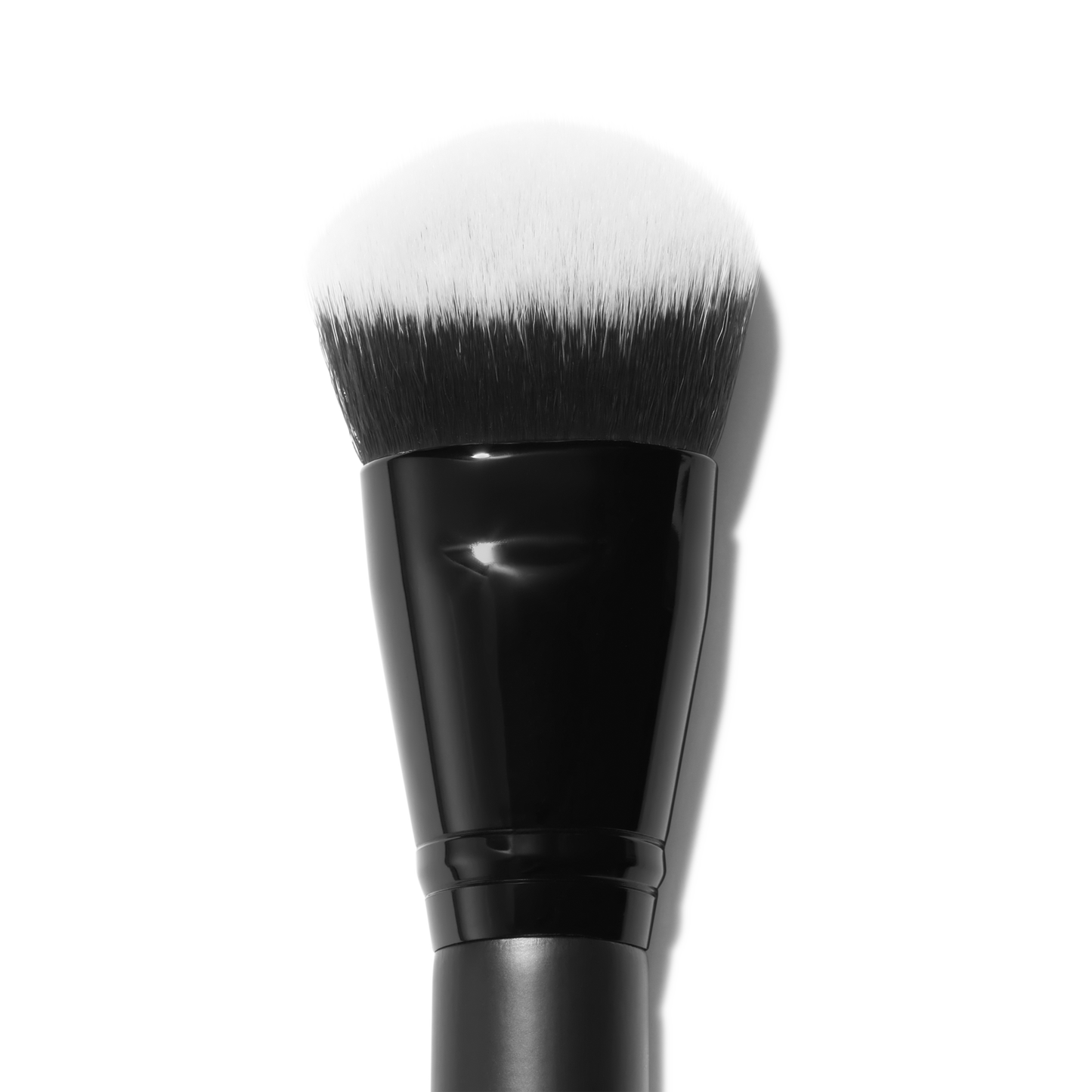 smooth-swipe-foundation-brush-p9 81456_Detail_R.png