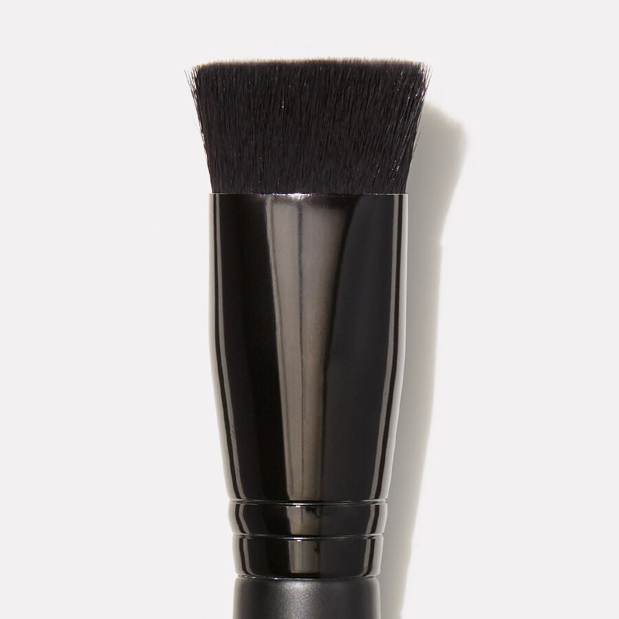 triangular-buffing-foundation-brush-g4 85106_b_TriangularBuffingFoundationBrushwebA.jpg