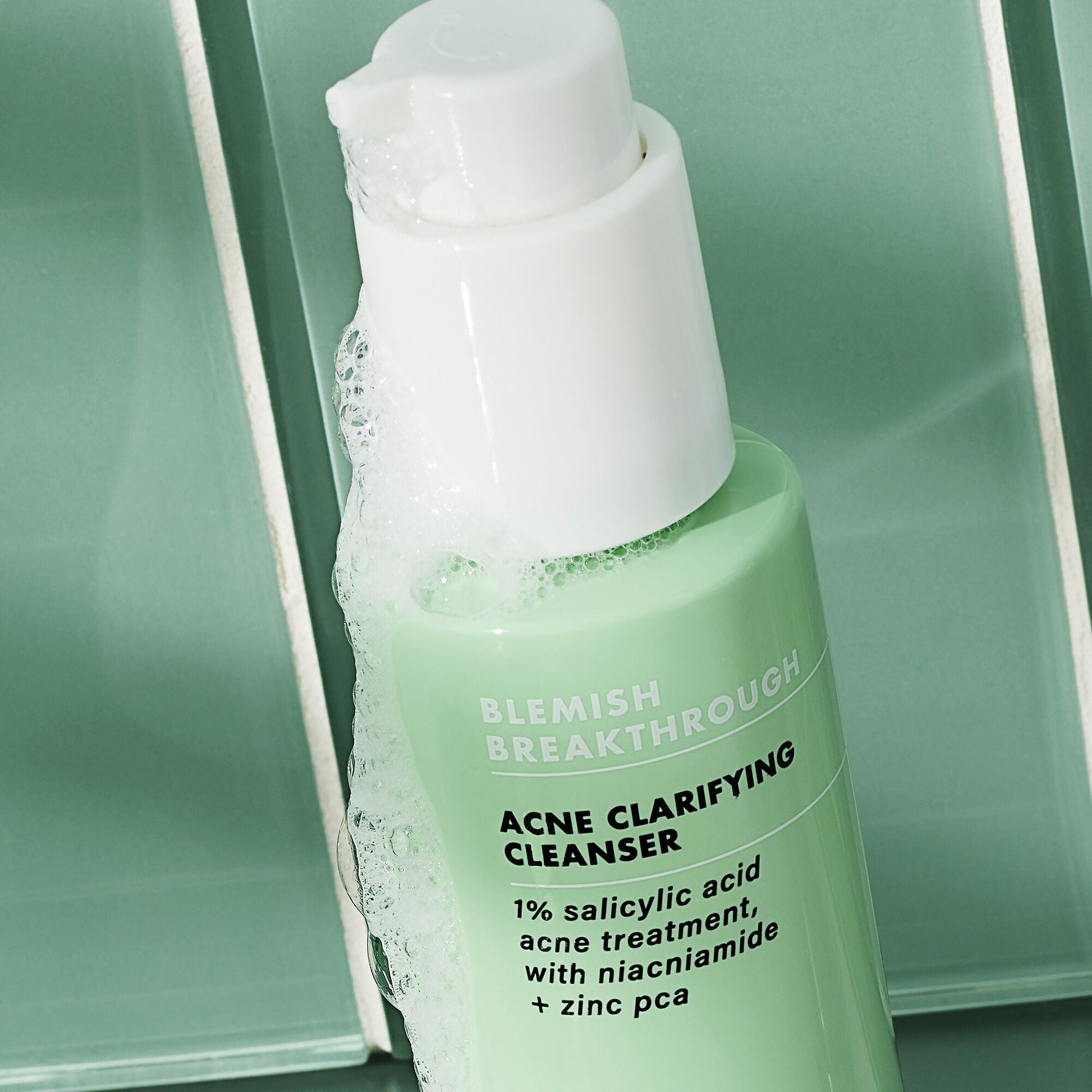blemish-breakthrough-acne-clarifying-cleanser-t1 02_021622_SL_BT_Cleanser_Back_Lighter_0129_FStack_FINAL_IGF_V2_eb5b7c7b-2de7-4b4a-8d54-43ee3b07523f.jpg