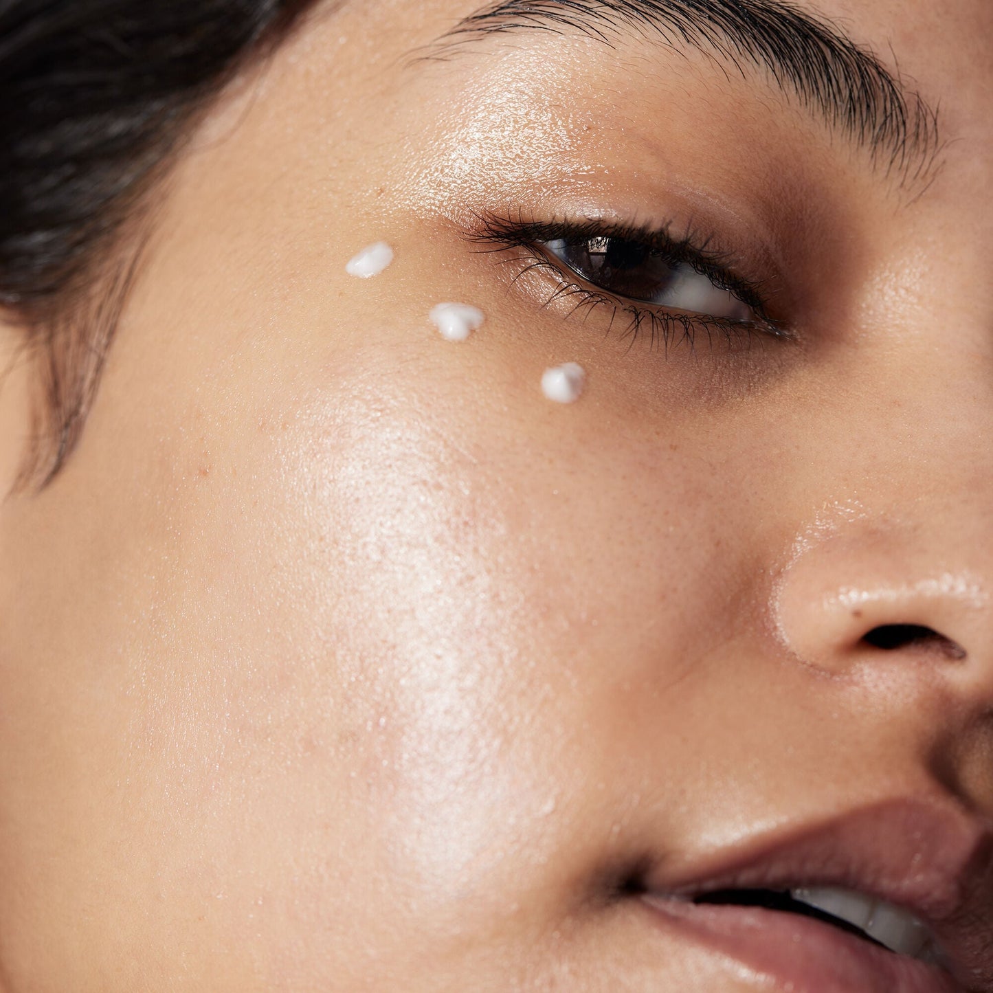 holy-hydration-eye-cream-n7 040822_Model_HH-EyeCream_116_RT1-V1_IGF_3f5819bb-8440-48d0-943c-ab2a2612d116.jpg
