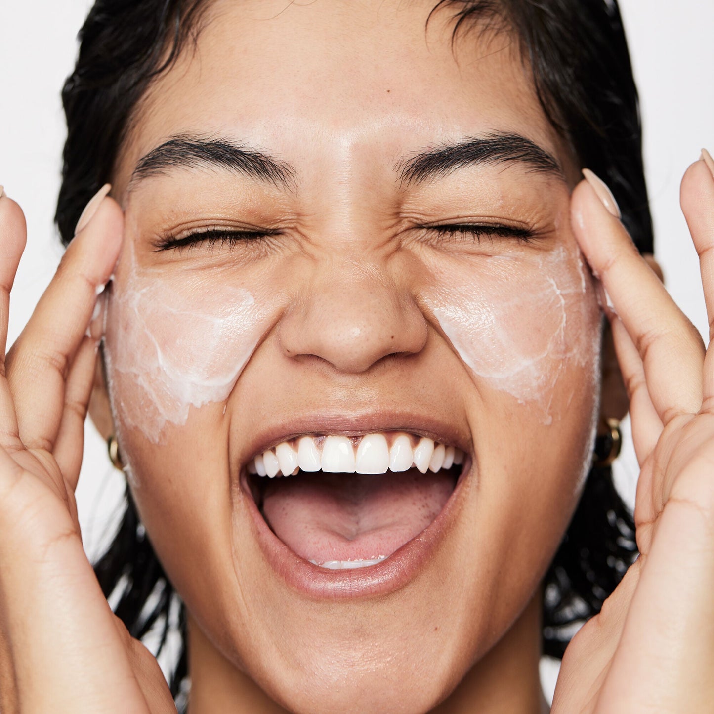 pure-skin-moisturizer-r4 040822_Model_Pure-Moisturizer_200_RT2-V1_RGB040822_Model_Pure-Moisturizer_200_RT2-V1_V1_IGF.jpg