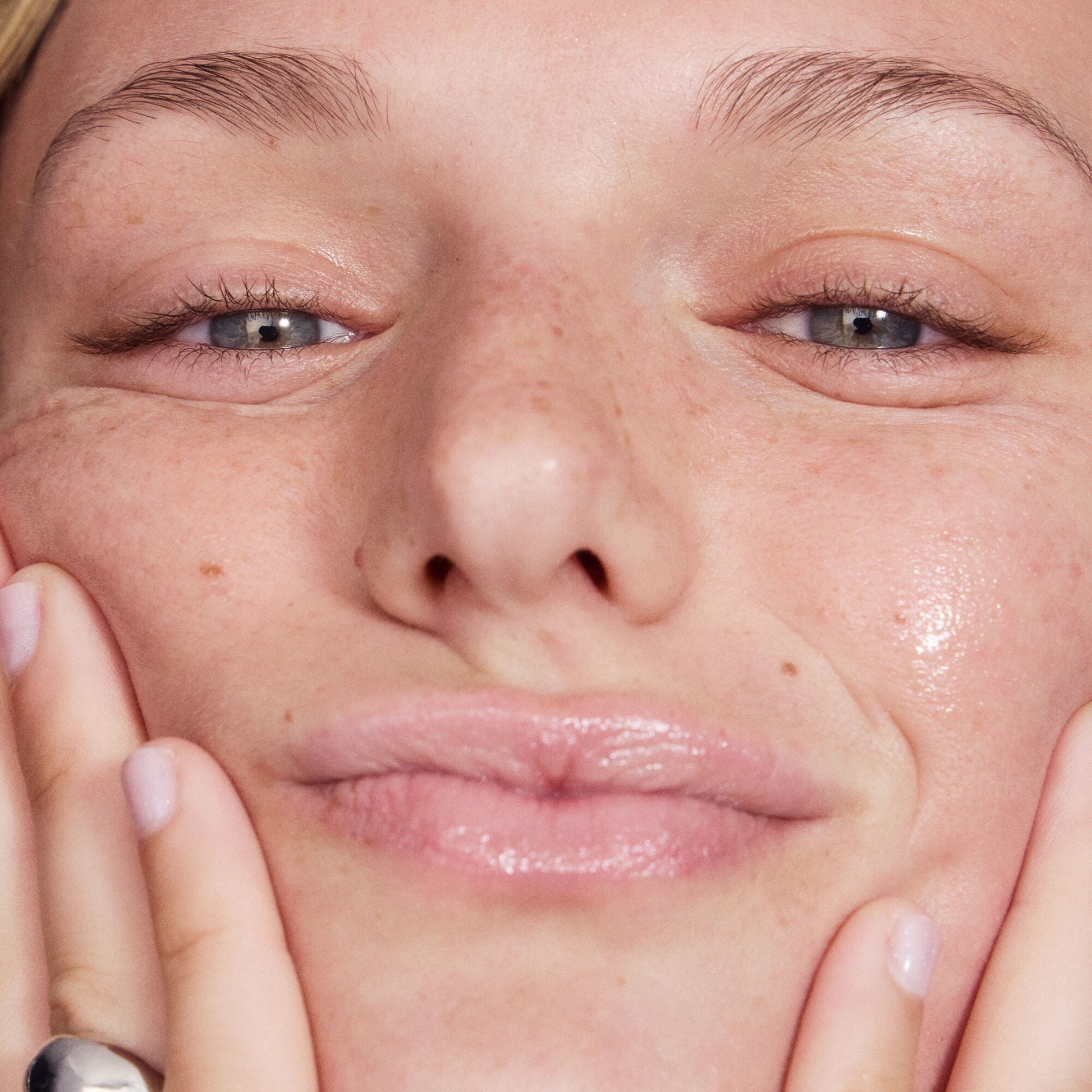 thirst-burst-pore-fecting-toner-p2 042125_SKIN_TBT_Madison_ModelApp_1086_RGB_IGF.jpg