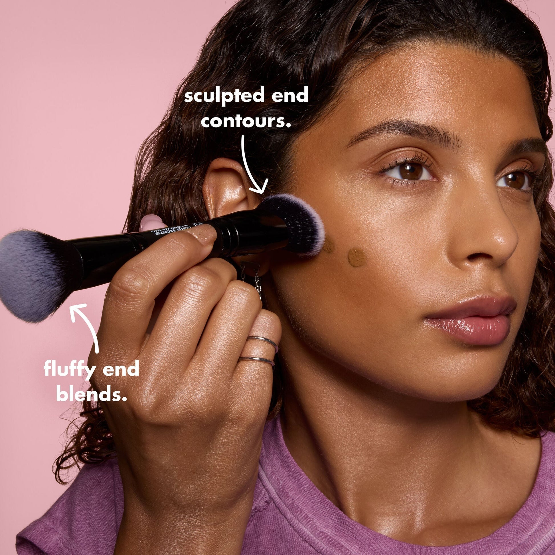 liquid-bronzer-and-contour-duo-brush-q9 0426_EDU_LiquidBronzer_ContourDuoBrush_BenefitModel.jpg
