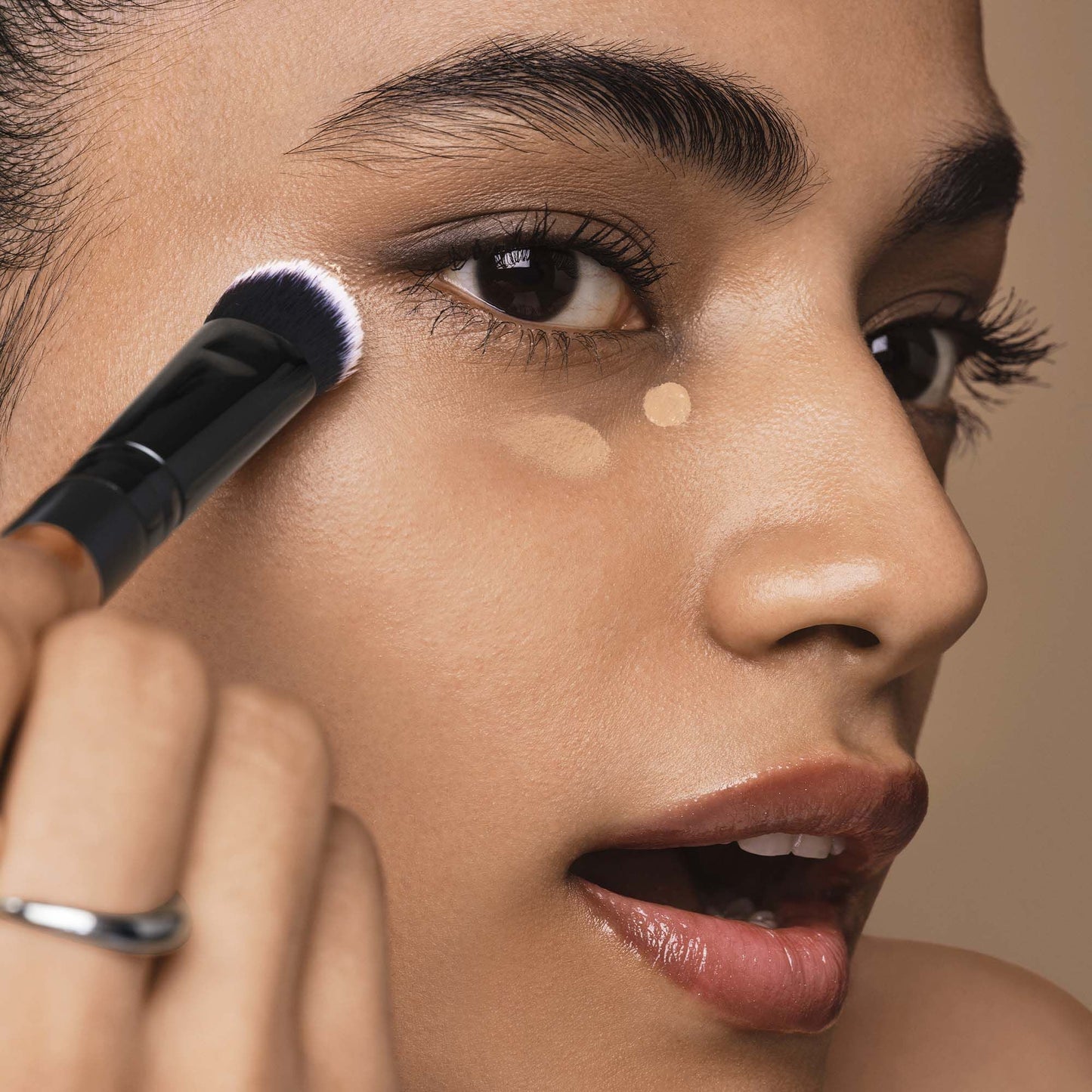 tap-and-blend-concealer-brush-a1 042925_Dipti_SoftGlam_Brushes_App_0044_477_w3QC_IGF.jpg