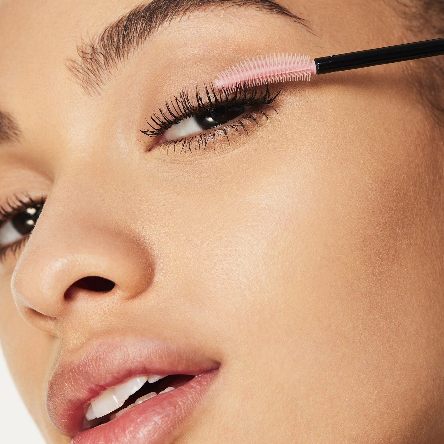 lash-n-roll-mascara-e0 052322_Adriana_LashRoll-After-Black_069_IGF_V2.jpg