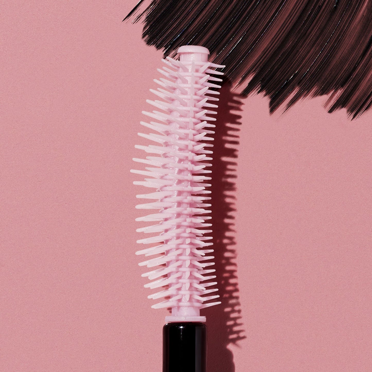 lash-n-roll-mascara-e0 053122_SL_LashNRollWand_RGB_IGF.jpg
