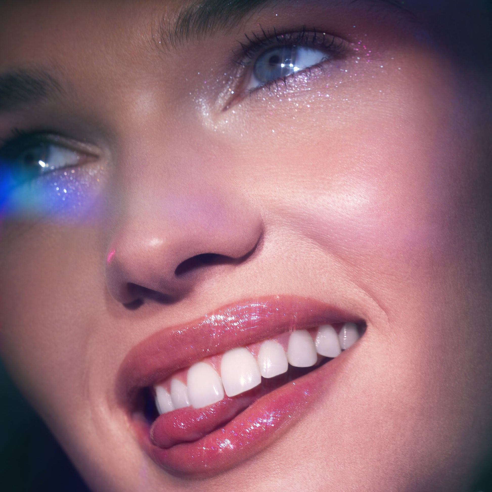 glow-reviver-lip-oil-glimmer-h9 053124_Lily_LipOil_OFace_FineAsFleck_0315_v4_RGB_IGF.jpg