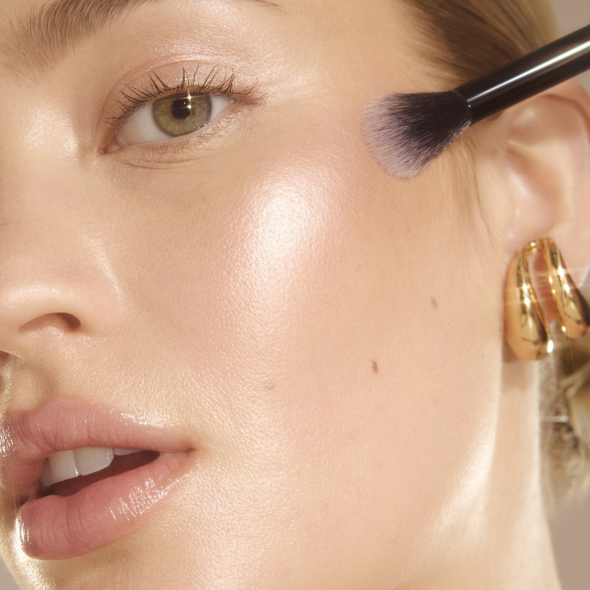 high-points-highlighter-brush-w1 060325_Genevieve_HGPH_Brush_2467_v2_RGB_IGF.jpg