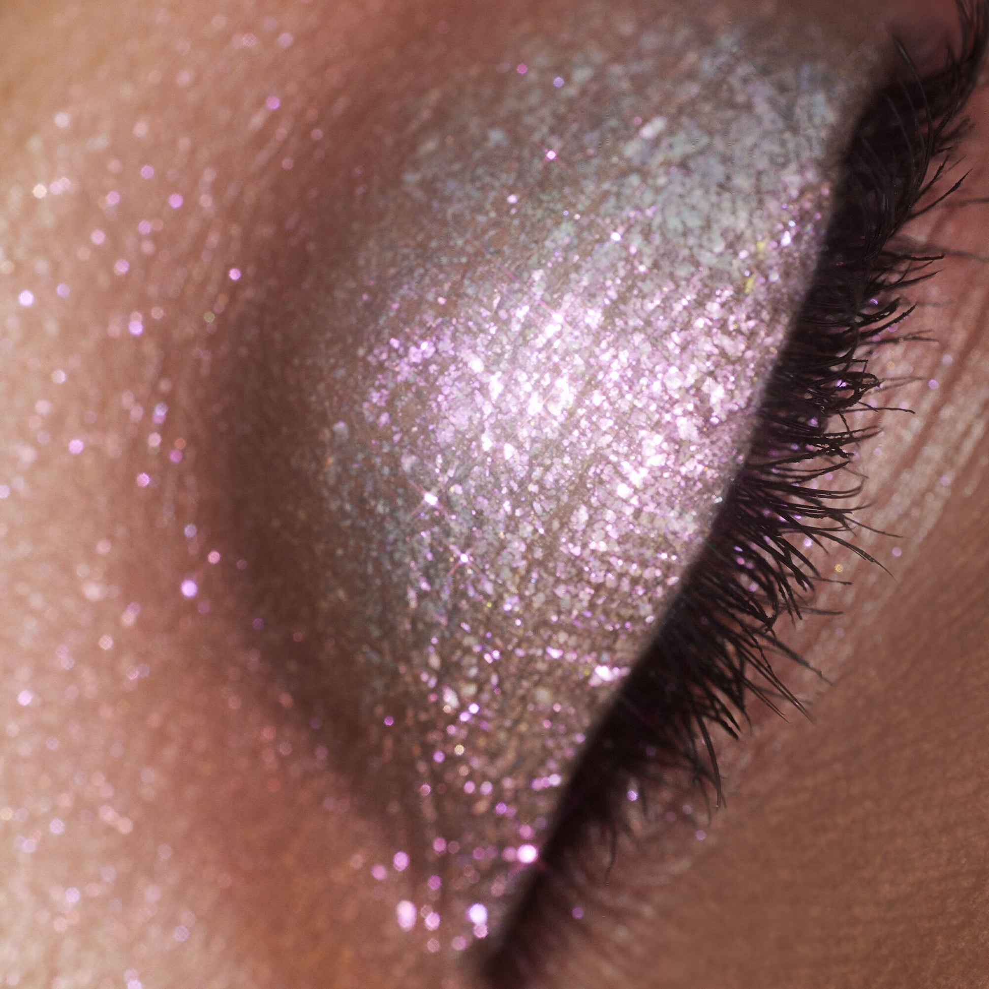duochrome-liquid-eyeshadow-l7 061223_Chi_SparkPink_0022_FINAL_RGB_IGF.jpg