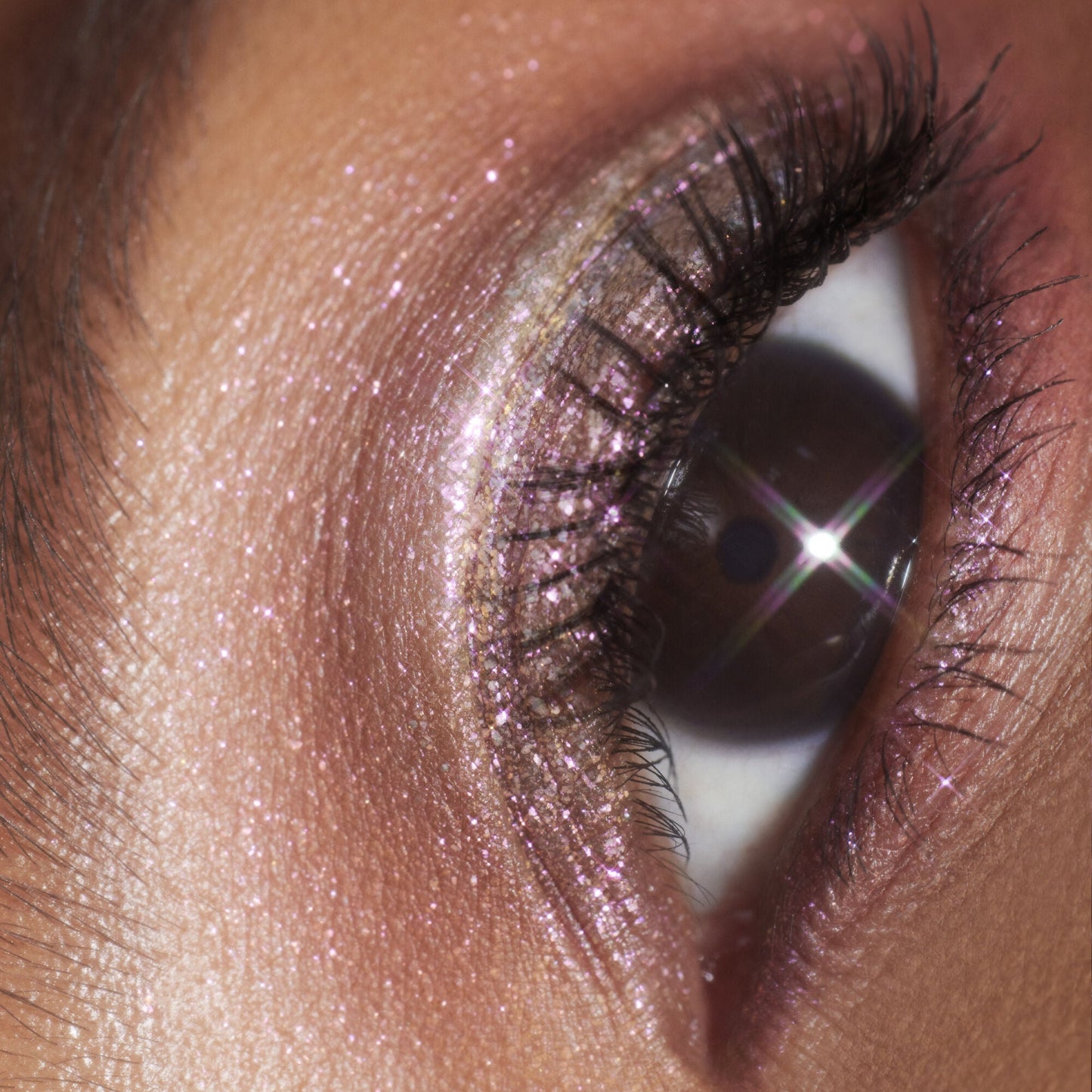 duochrome-liquid-eyeshadow-l7 061223_Chi_SparkPink_0023_FINAL_RGB_IGF.jpg