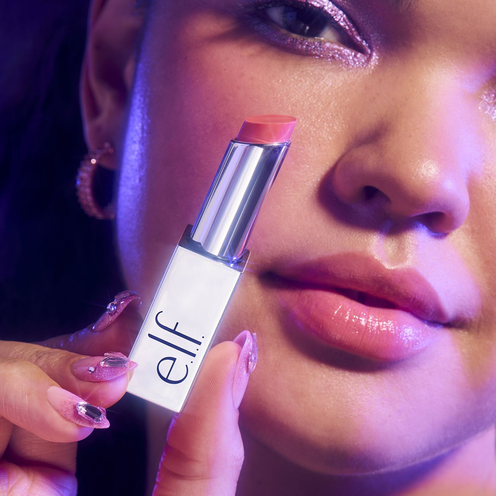 glow-reviver-lip-oil-stick-n2 072225_Breanna_SlipStick_1236_2000x2000_4adb6d91-4349-4c16-9f8e-036611f762d8.jpg
