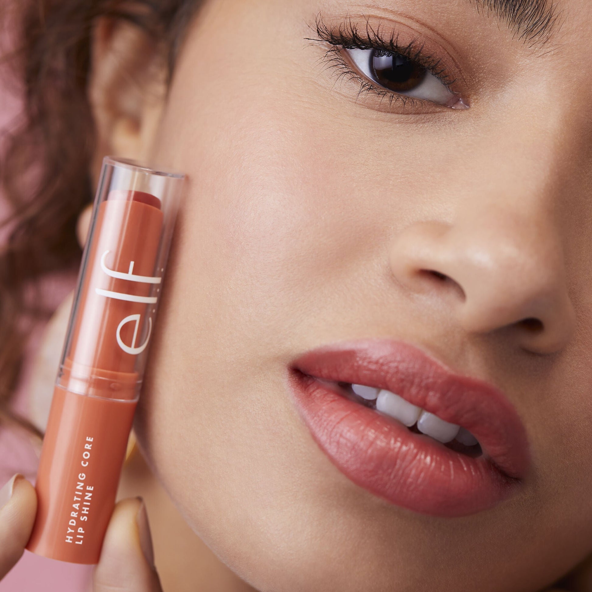 hydrating-core-lip-shine-l5 08112020_Alyssa_AmpItUp-0157_IGF_0dcd7b08-d8a1-41c3-a293-6fb7fa4ca7dd.jpg
