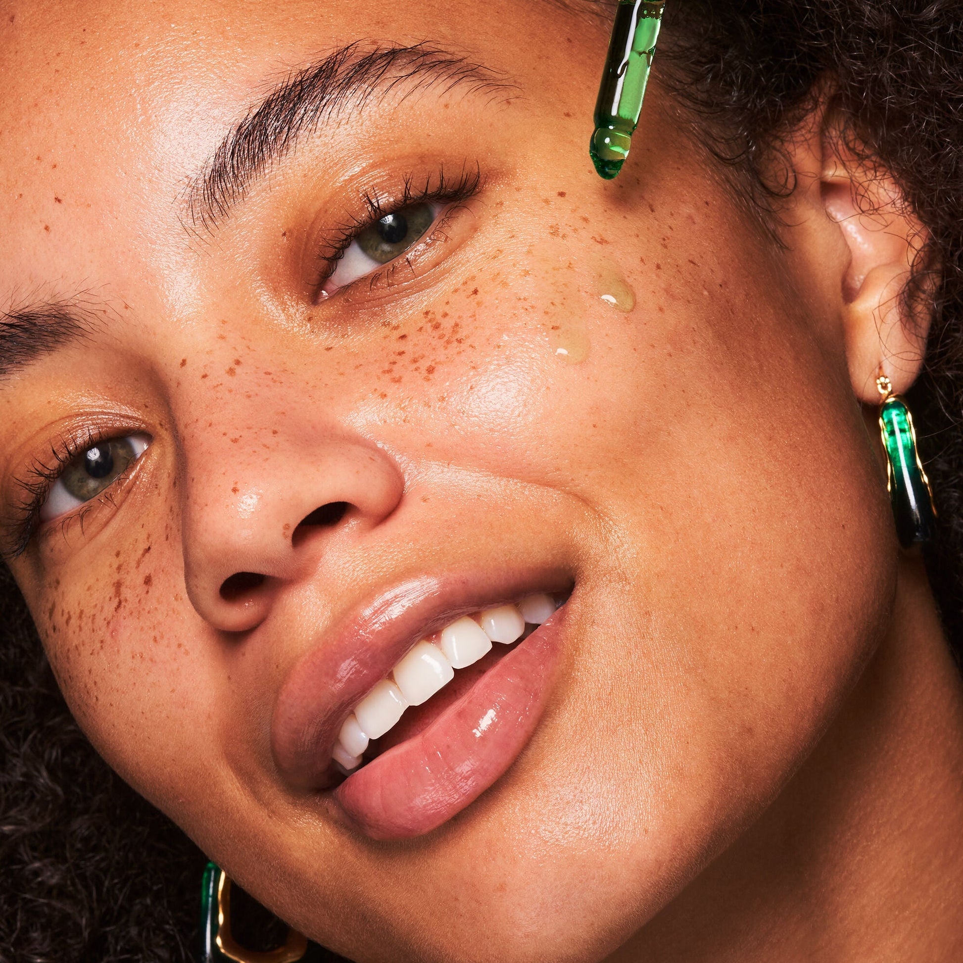 plz-clarify-facial-oil-w3 100924_SKIN_Drew_PlzC_App_005_v1_RGB_IGF.jpg