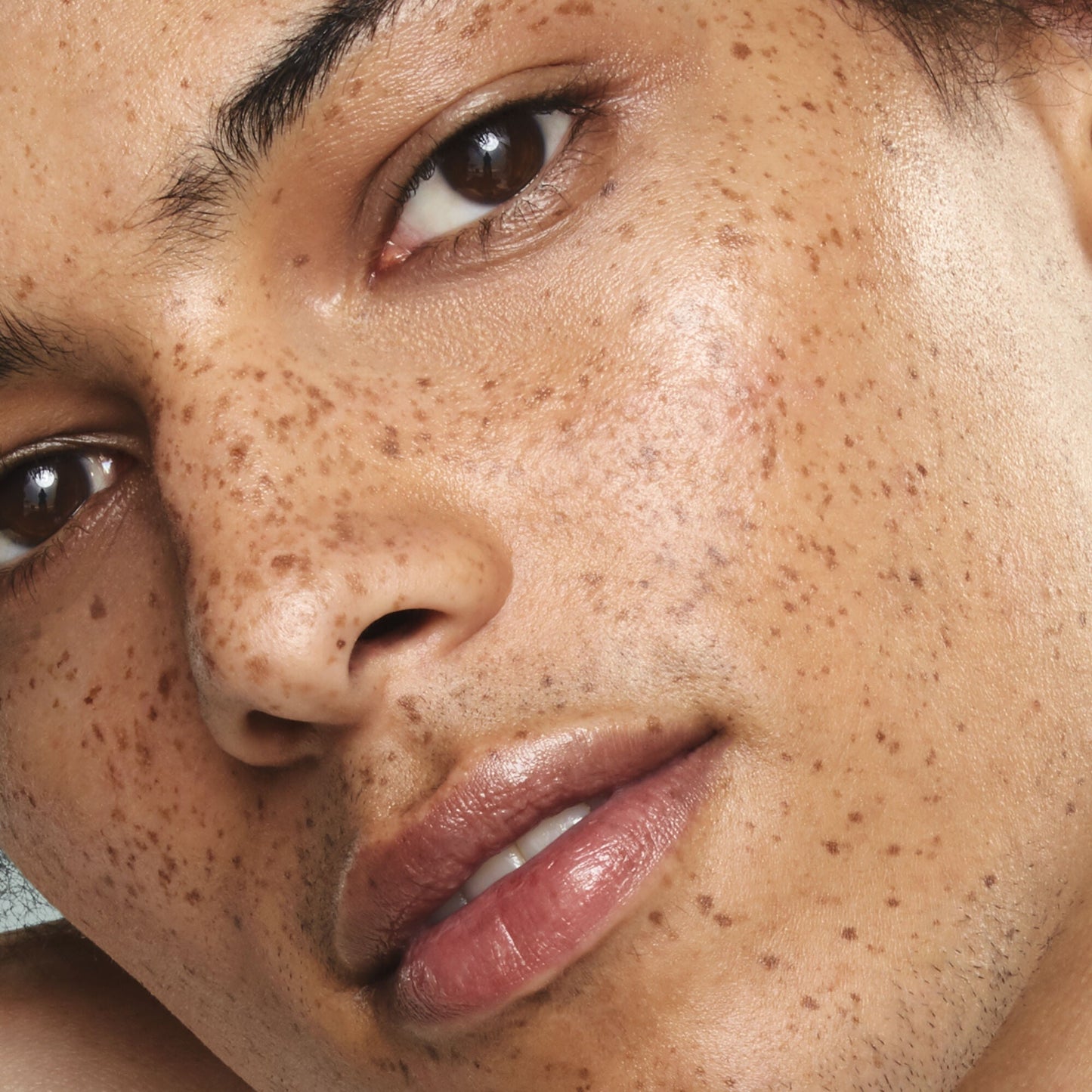 holy-hydration-face-cream-spf-30-u0 11112019_012021_Danny_HHydrationApp_044_IGF.jpg