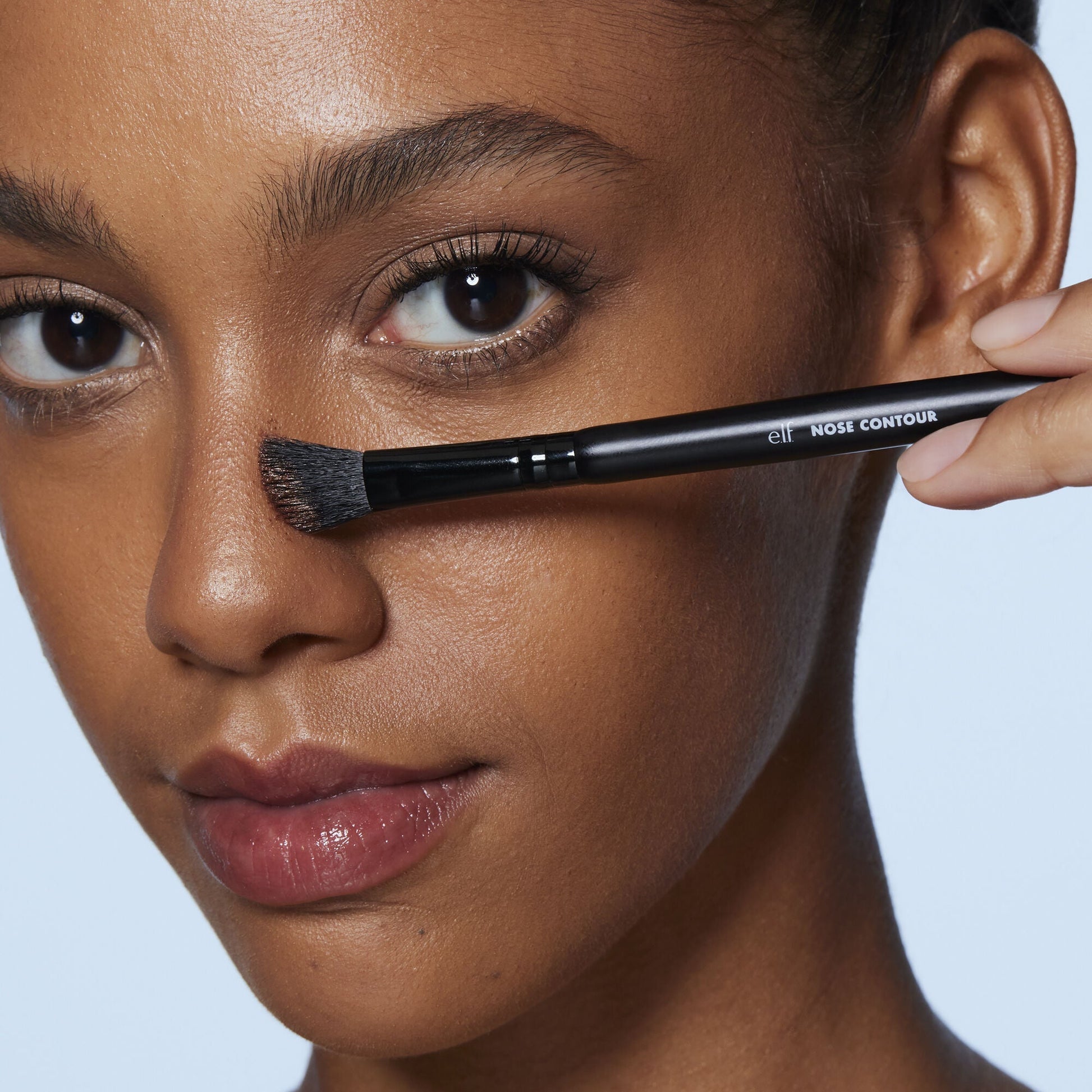 dual-ended-nose-contour-brush-v8 81283_Nose_Contour_Brush.jpg