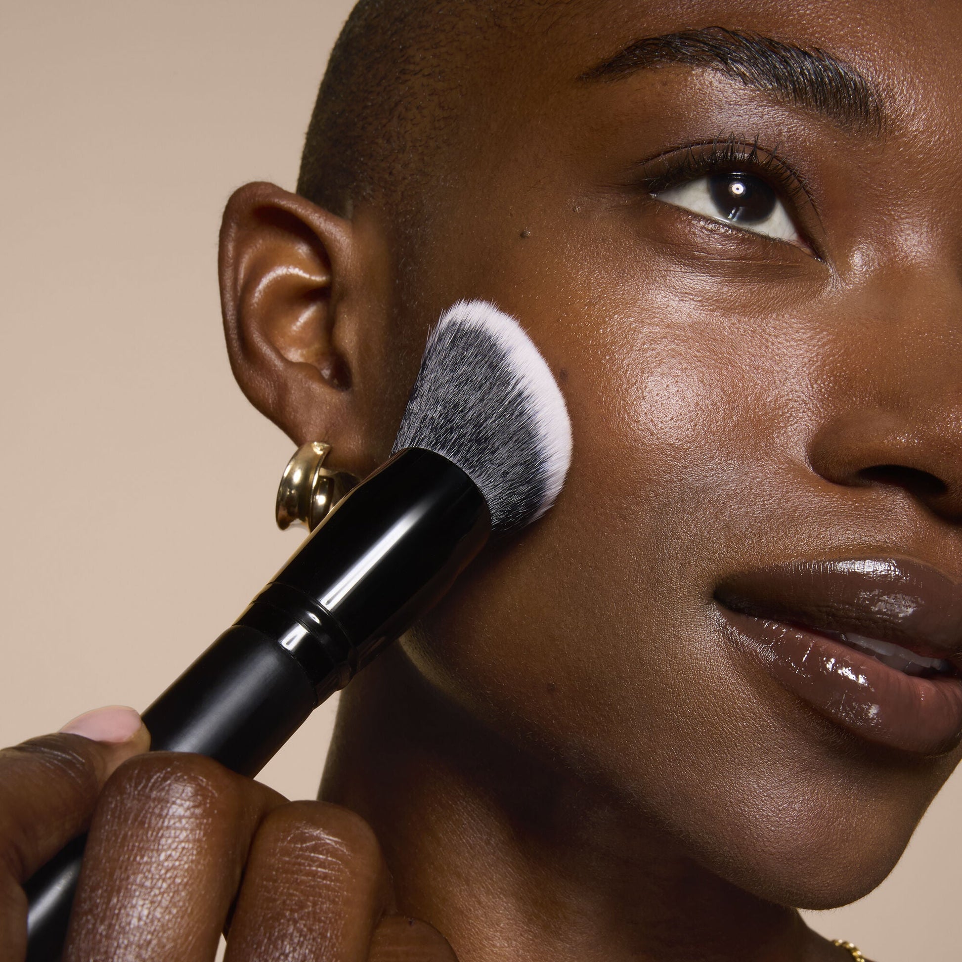 smooth-swipe-foundation-brush-p9 81456_MOM_SMOOTH_SWIPE_FOUNDATION_BRUSH_TOOL_SHOT_IYANNA_0169_V4.jpg