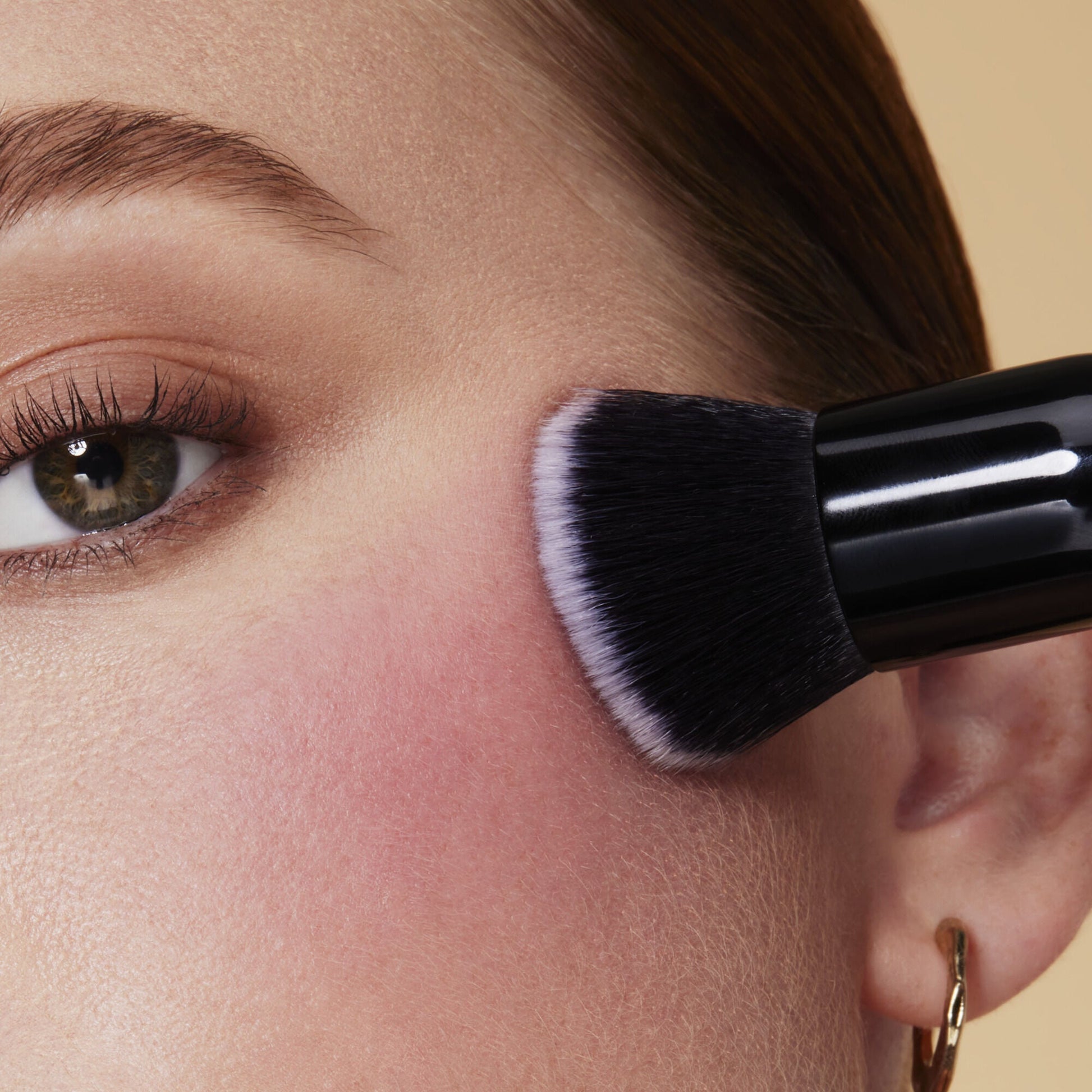 camo-liquid-blush-n6 82421_MACRO_BRUSH_CAMO_LIQUID_BLUSH_BERRY_WELL_CARI_0173.jpg