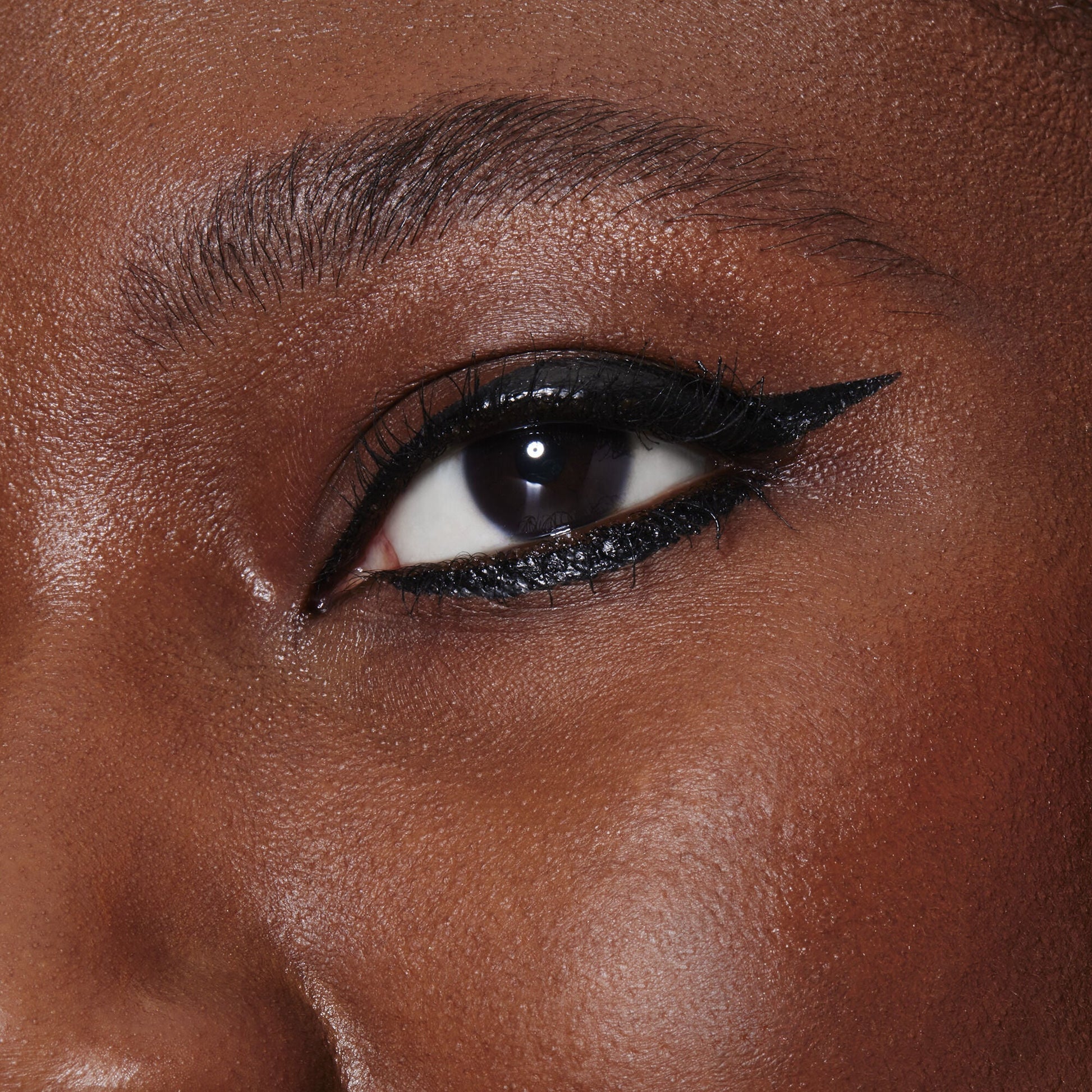 h2o-proof-inkwell-eyeliner-r7 82969_DJ_H20_PROOF_INKWELL_EYELINER_MACRO.jpg