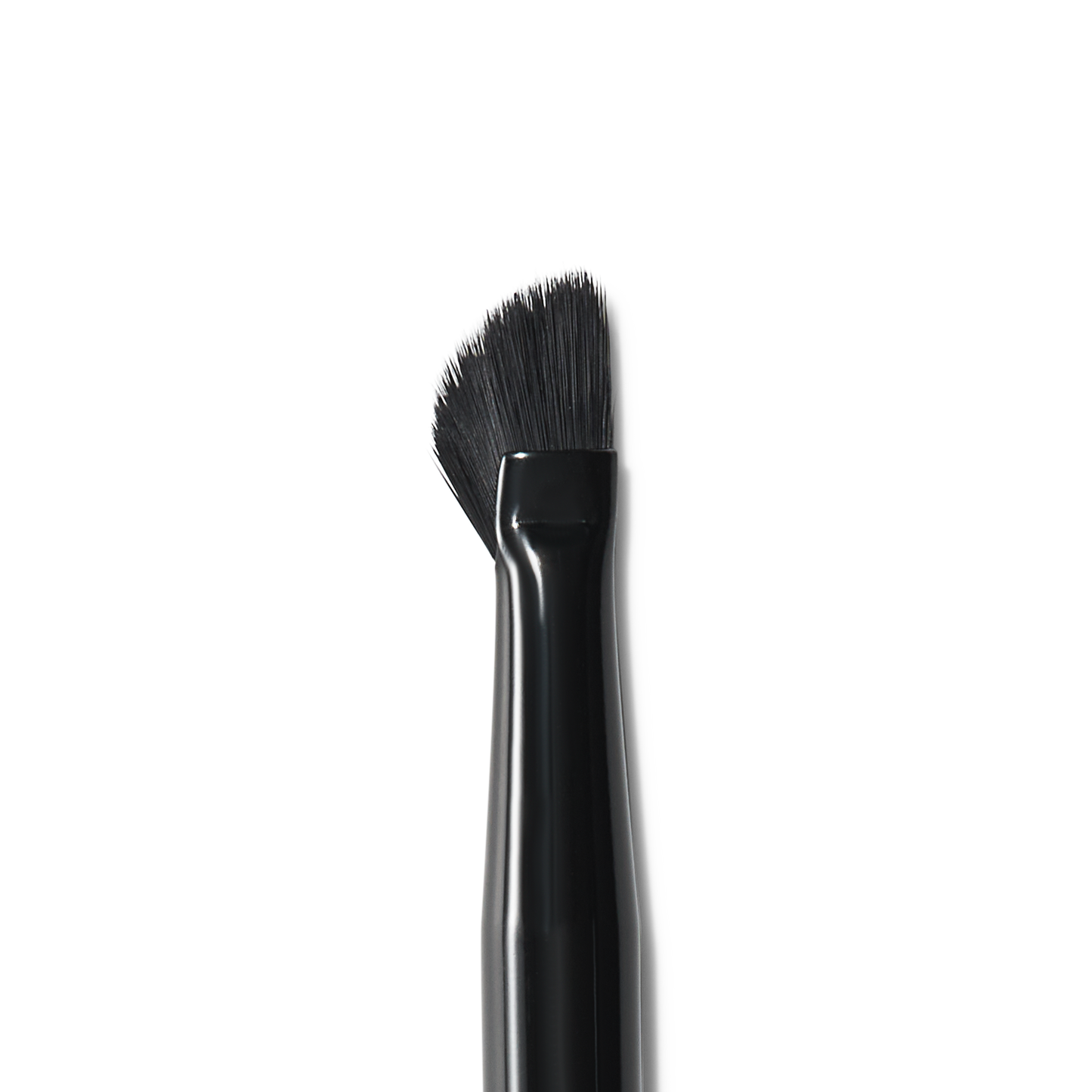 wing-it-liner-brush-d9 84091_MACRO_R.png