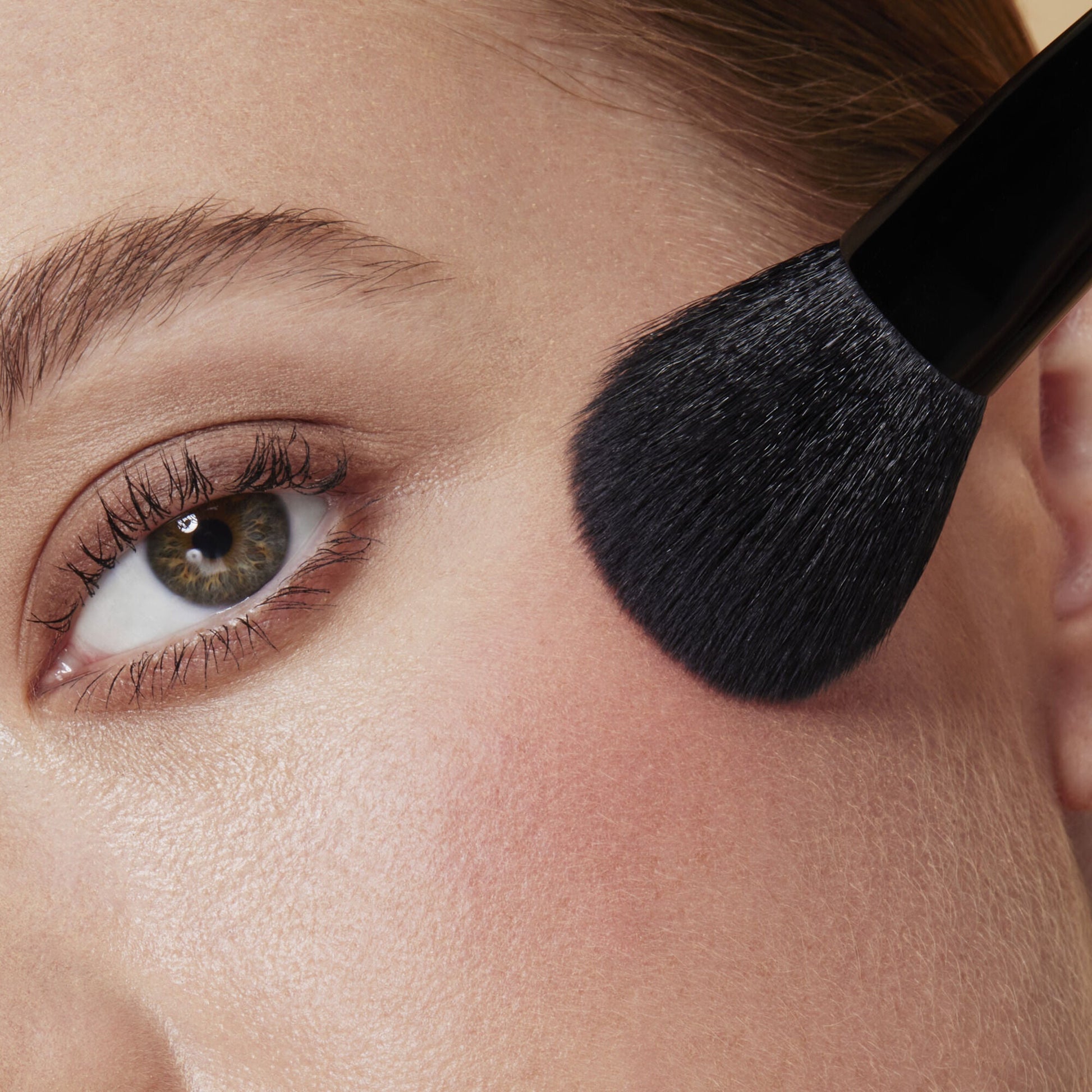 full-face-and-eye-makeup-brush-set-with-travel-case-i8 84674_FULL_FACE_EYE_BRUSH_SET_BLUSH_BRUSH_CARI_0086.jpg