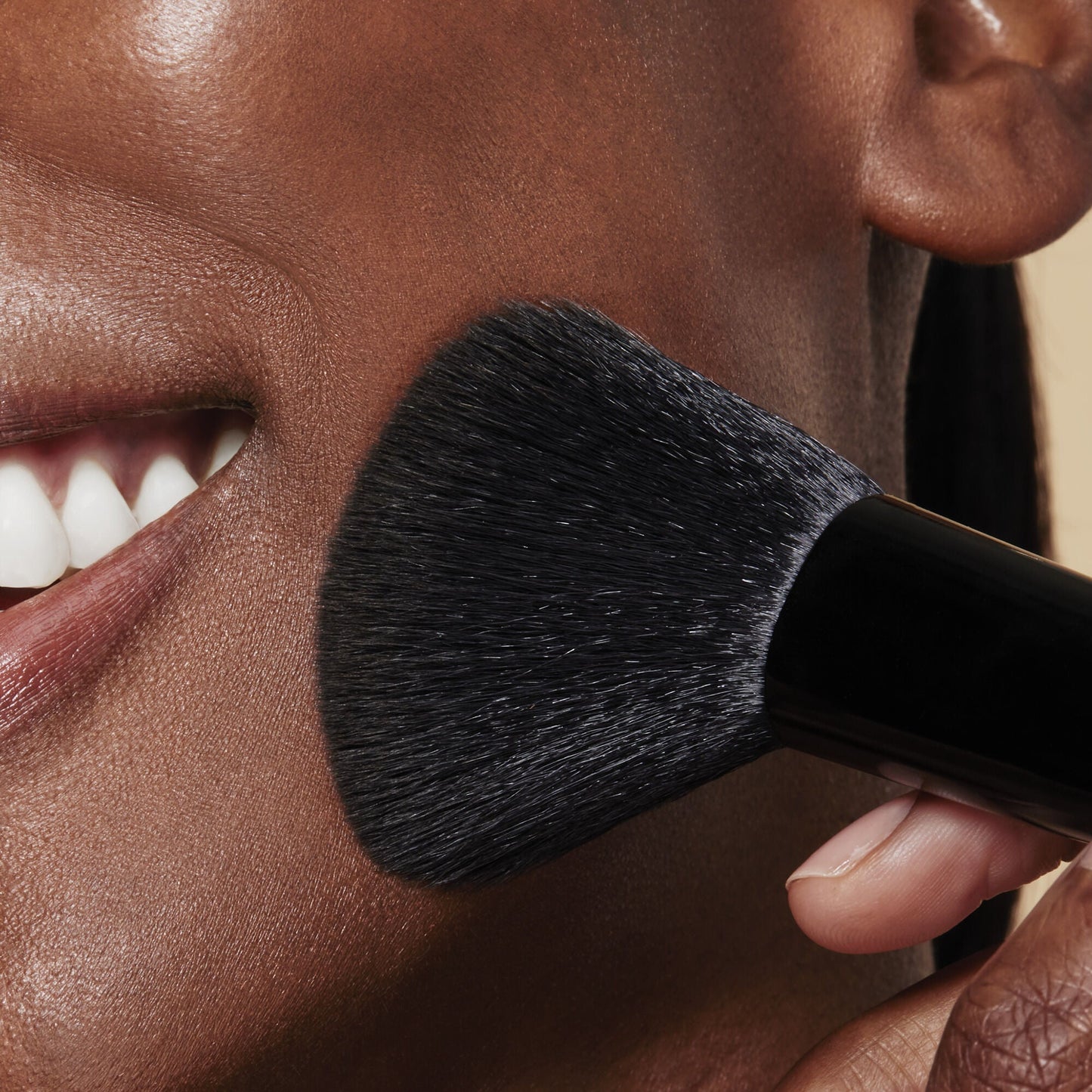 full-face-and-eye-makeup-brush-set-with-travel-case-i8 84674_FULL_FACE_EYE_BRUSH_SET_POWDER_BRUSH_DJ_0118.jpg