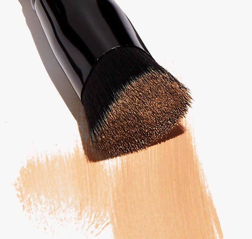 triangular-buffing-foundation-brush-g4 shot.jpg